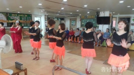 천안시직장맘지원센터, 라인댄스 봉사활동 눈길