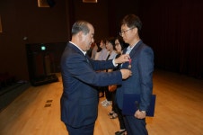 예산군, 모범공무원·자랑스러운 공무원 표창 전수