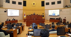 이해찬 대표가 묘역 참배한 이승만, 민주당 대전시의원들은 현충원서 내보내라