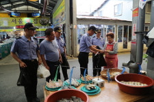 보령해경, 추석 맞이 전통시장 장보기 및 나눔 행사 가져