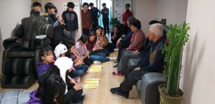 보령시 대천2동, 대관초 학생들과 경로당 방문