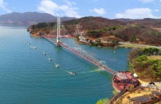 예산군서 벚꽃 보고 예당호 출렁다리 건너고 어죽도 먹고