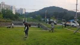 아산시 온양6동, 당간지주 주변 제초작업 실시