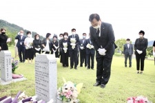 박상돈 천안시장, 일본군 위안부 피해자 묘역 참배