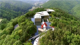 건축, 예술, 자연이 하나로... 산속 미술관에서 명상에 잠기다
