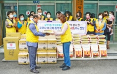 [포토]당진자동차번호판 교부대행사 한양석 대표, 코로나19 극복 사랑의 쌀 기부