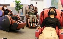 롯데백화점 대전점, 명절 피로 안마의자로 힐링하세요