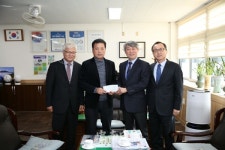 충주상고(8회) 졸업 이진석 법현농장 대표, 모교 발전기금 1000만 원 기탁