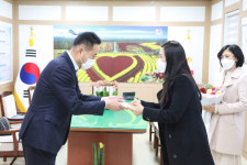 가충순서산시의회 의원, 고북면신정3,4리 주민들에게 감사패 받아