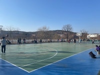 거리두기 완화·포근한 날씨에 도시공원 나들이객 북적