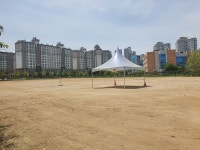 초등학교 주변 현대아울렛 임시주차장 학부모 반발