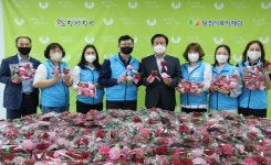 현대제철 당진제철소 마중물 주부봉사단,  수제 카네이션 나눔