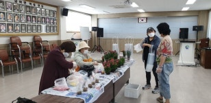 금마면 새마을부녀회, 감사의 마음을 담아 카네이션 전달