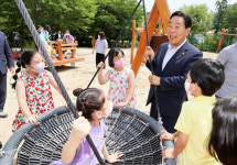 [포토] 미원초등학교 놀이터 개장