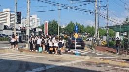서산시 여성지원민방위대, 석림중에서 등굣길 교통안전지킴이 활동 펼쳐