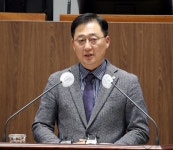 김선태 충남도의원 버스정류장 지붕에 꿀벌 서식지 조성하자