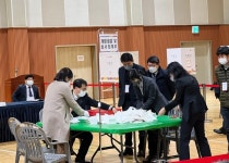 [포토] 한밭체육관 대전체육회장 선거 투·개표