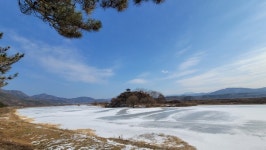 [포토] 겨울 보청천을 바라보는 옥천 상춘정