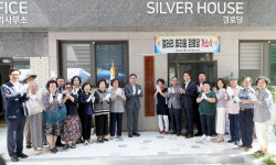 [포토] 이상래 대전시의장 홍도동 경로당 개소 축하… 복지 정책 구현 앞장