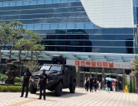 [포토] 대전경찰청, 대전복합터미널 장갑차 배치