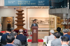부여군, 제10회 유홍준 교수 기증유물 전시회 개최