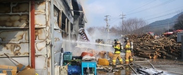제천 송학면 창고 화재 발생... 현재 진화중