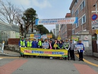 [포토]대전둔산경찰서, 둔원초교 등굣길 어린이 교통안전 캠페인 실시