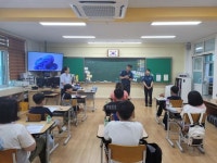 태안경찰서, 초등학교에 어린이 안전우산 배부 및 안전교육 실시