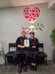 [포토] 초록우산 대전본부, 솥고집 대전중리점에 나눔현판 전달
