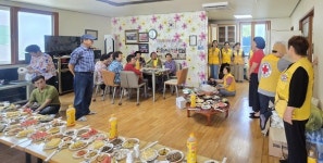 영동군 상촌면 적십자봉사회, 물한1리 초복맞이 경로잔치 실시
