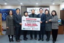 천안중앙시장 상인회·부녀회, 천안시복지재단 후원금 전달