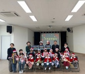 [포토]선영‧용두‧하늘채엘센트로 어린이집, 아나바다 수익금 중촌사회복지관에 전달