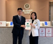 초록우산 대전세종지역본부, 올뷰티의원에 나눔병원 현판 전달