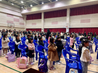 사랑합니다 울려 퍼진 봄날… 대전봉명초 입학식