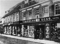 명품 버버리, 그 시작은 농부와 양치기들의 아웃도어 레인코트