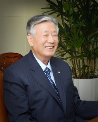 부영그룹 이중근 회장 자산 '1조 8100억원'으로 '자수성가' 재벌 1위