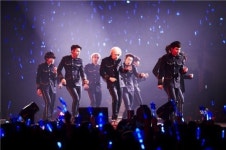 슈퍼주니어 단독 콘서트 슈퍼쇼 100회 공연 감동의 물결…울음 터진 슈주(종합)