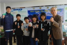 상주 상무, 성동초등학교 방문…응원에 감사 표시