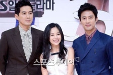 [포토]이영아, 류진-고주원 사이에서 흐뭇해~