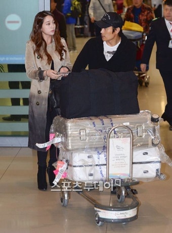 [포토]이민정-이병헌 부부, 출산 앞두고 입국