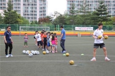 충주 험멜, 충주시 지역아동센터 축구클리닉 진행[스포츠투데이]