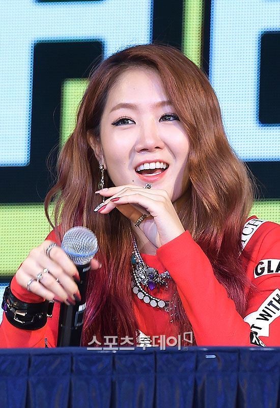씨스타 소유, 데뷔 14주년 자축 팬들과 함께한 소중한 추억