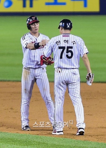 [포토]오지환, 한화 위협하는 안타!