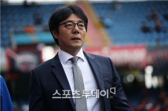 황선홍 감독, 'danill 테일러 9월의 감독' 선정
