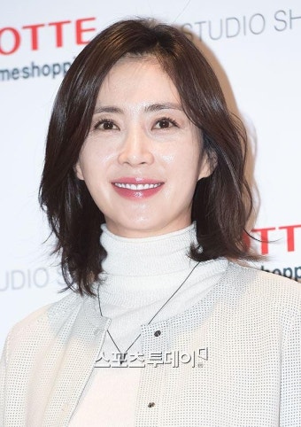 [ST포토]송윤아 '기품이 넘치는 미소'