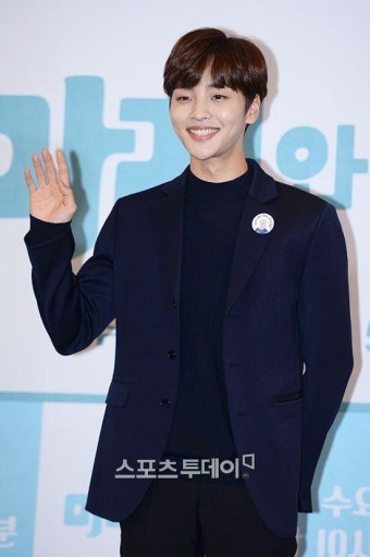 [ST포토]김민재, 훈훈한 미소와 함께 손인사(마리와 나)