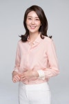 최현정 아나운서, 책으로 행복한 12시 DJ 전격합류