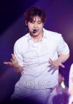 [ST포토]신우 리듬에 몸을 맡겨