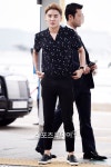 [ST포토] 김준수, 출국 전 옷부터 매만지고