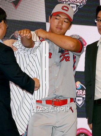 [ST포토]고우석 '잠실에서 만나요'
